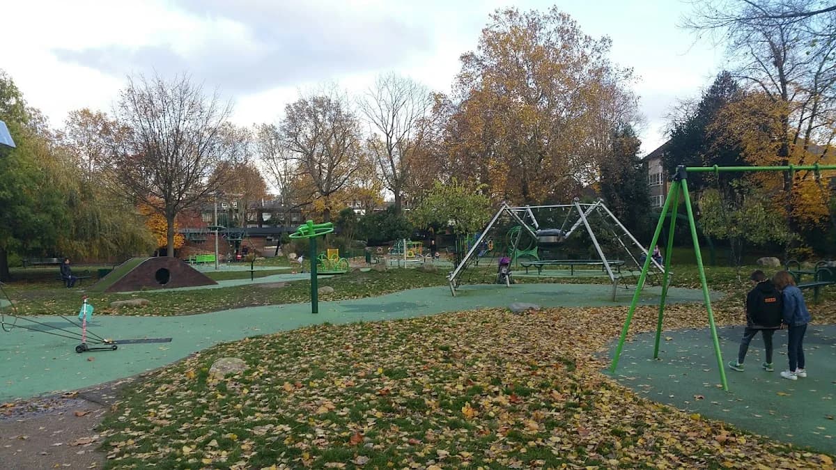 Avondale Park photo 1
